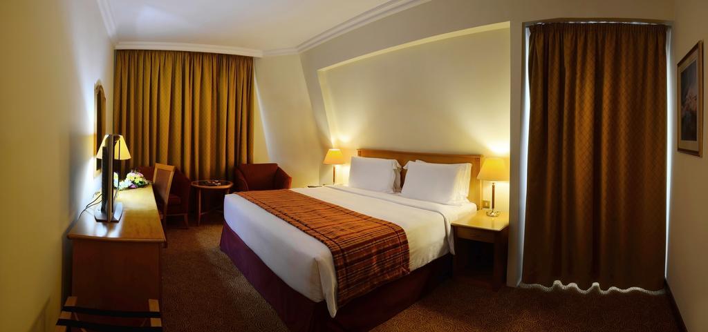 Swiss-Belhotel Schardscha Exterior foto