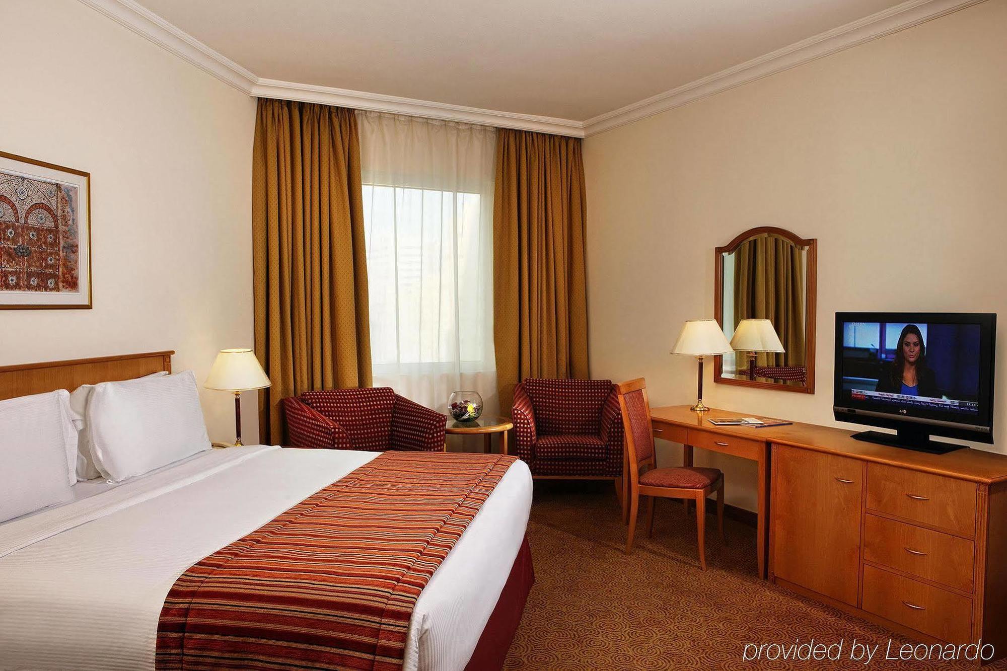 Swiss-Belhotel Schardscha Zimmer foto